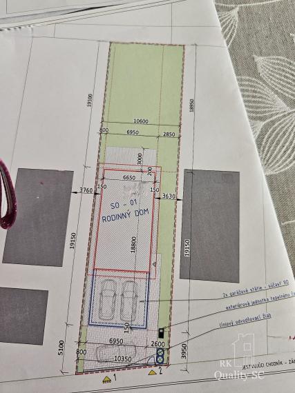 Okres Senec - BERNOLÁKOVO - NA PREDAJ stavebný pozemok so základovou doskou, projektom a stavebným povolením