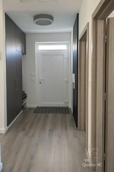 okr. Senec - MILOSLAVOV - NA PREDAJ 3 izbový byt v rodinnom dome so záhradou na skok od Bratislavy