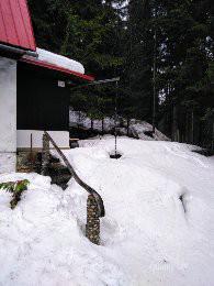 NOVÁ CENA !! Kysuce - Obec Klokočov časť Vrchpredmier - EXKLUZÍVNE NA PREDAJ 3 izbová murovaná rekreačná chata v lone prírody