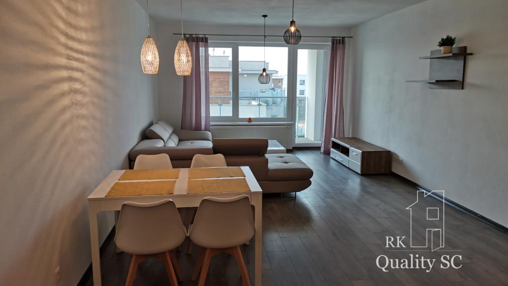 SENEC - NA PRENÁJOM - veľkometrážny 2 izbový byt s vlastným garážovým státím - Senec Gardens