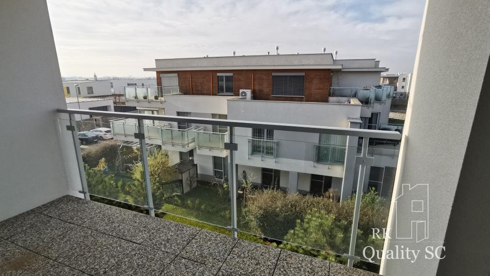 SENEC - NA PRENÁJOM - veľkometrážny 2 izbový byt s vlastným garážovým státím - Senec Gardens