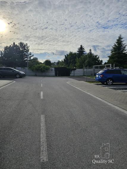 Okres Senec - BERNOLÁKOVO - NA PREDAJ stavebný pozemok so základovou doskou, projektom a stavebným povolením