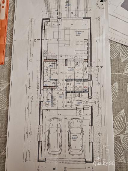 Okres Senec - BERNOLÁKOVO - NA PREDAJ stavebný pozemok so základovou doskou, projektom a stavebným povolením