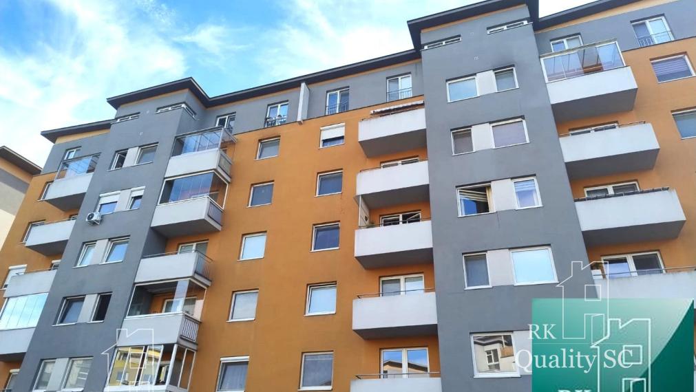 NOVÁ CENA !! SENEC – NA PREDAJ moderný veľkometrážny 2 izbový byt s loggiou bez investícií - ul. Pezinská v Senci