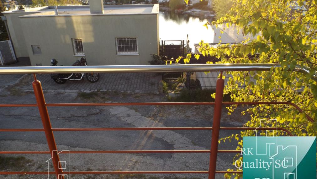 ZIMNÁ CENA 189.900,- SENEC – SLNEČNÉ JAZERÁ JUH – NA PREDAJ - romantická rekreačná chata s výhodami domu po rekonštrukcii s prístupom na pláž