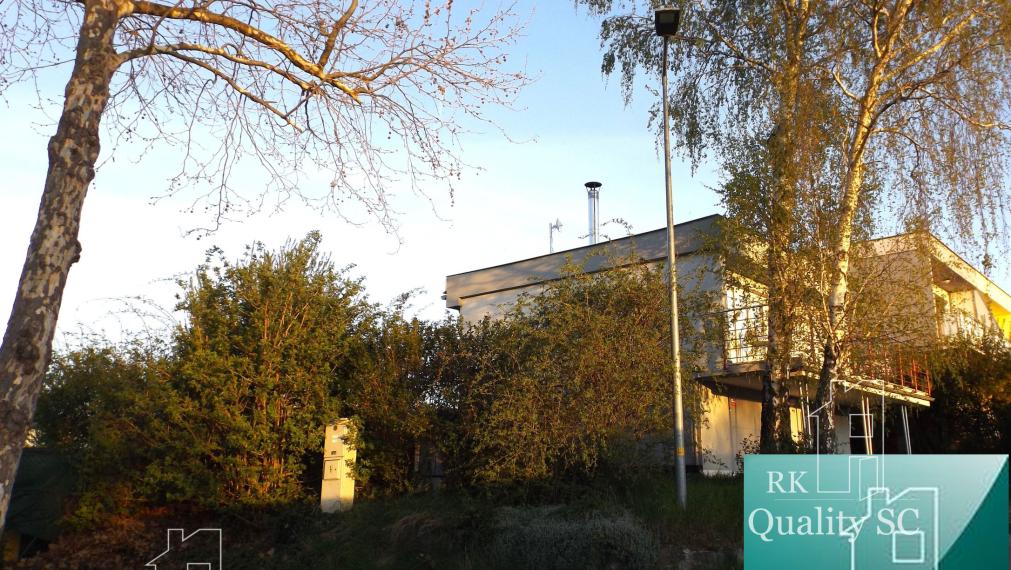 ZIMNÁ CENA 189.900,- SENEC – SLNEČNÉ JAZERÁ JUH – NA PREDAJ - romantická rekreačná chata s výhodami domu po rekonštrukcii s prístupom na pláž