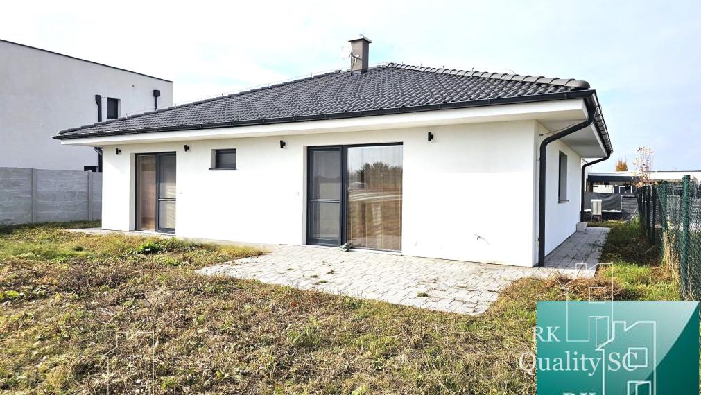 Okr. SENEC - Hrubá Borša Green Resort - NA PREDAJ kompletne zariadený rodinný dom - 3 izbová novostavba typu bungalov