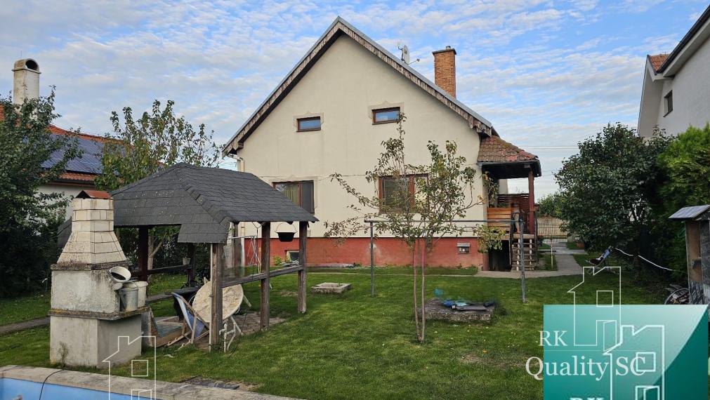 NOVÁ CENA - Okr. Senec - TUREŇ - EXKLUZÍVNE NA PREDAJ rodinný dom na 8 á pozemku s veľkometrážnymi izbami