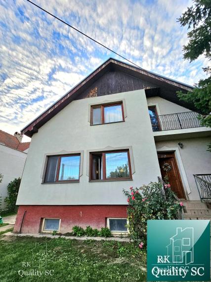 NOVÁ CENA - Okr. Senec - TUREŇ - EXKLUZÍVNE NA PREDAJ rodinný dom na 8 á pozemku s veľkometrážnymi izbami