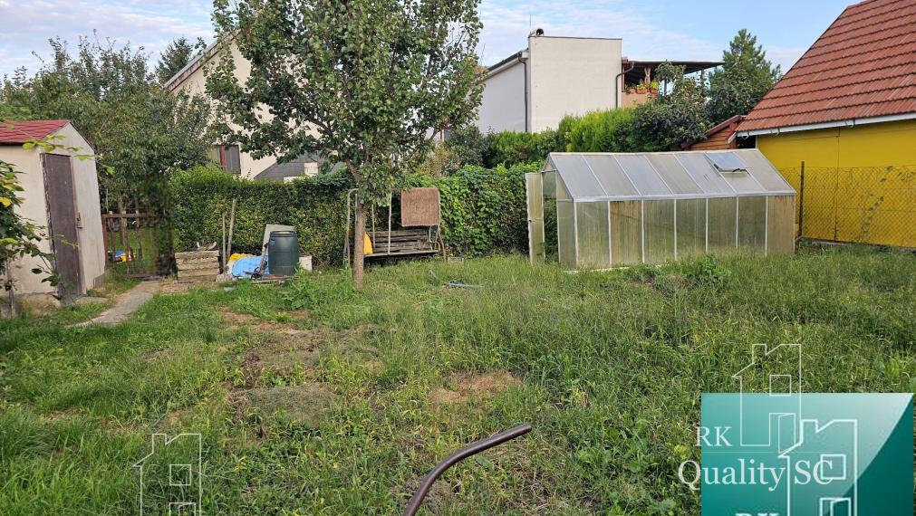 NOVÁ CENA - Okr. Senec - TUREŇ - EXKLUZÍVNE NA PREDAJ rodinný dom na 8 á pozemku s veľkometrážnymi izbami