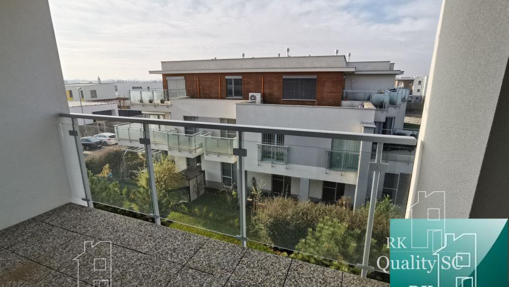 SENEC - NA PRENÁJOM - veľkometrážny 2 izbový byt s vlastným garážovým státím - Senec Gardens