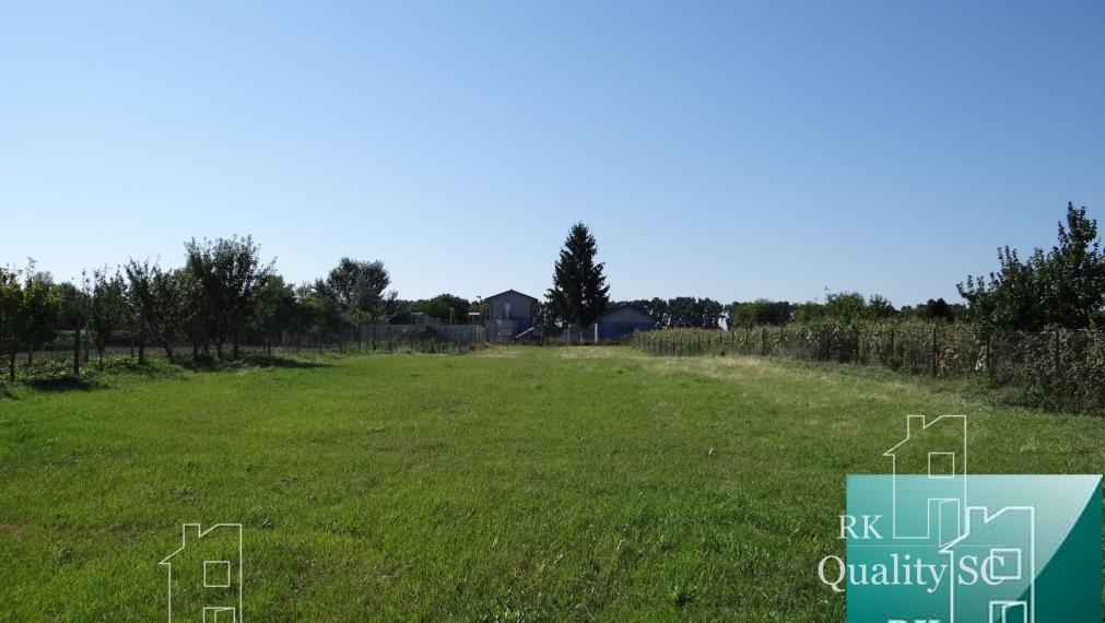 NA PREDAJ – JELKA okr. GALANTA - stavebný pozemok v dobrej lokalite v celku alebo s rôznymi výmerami podľa dopytu od 500 do 2000 m2