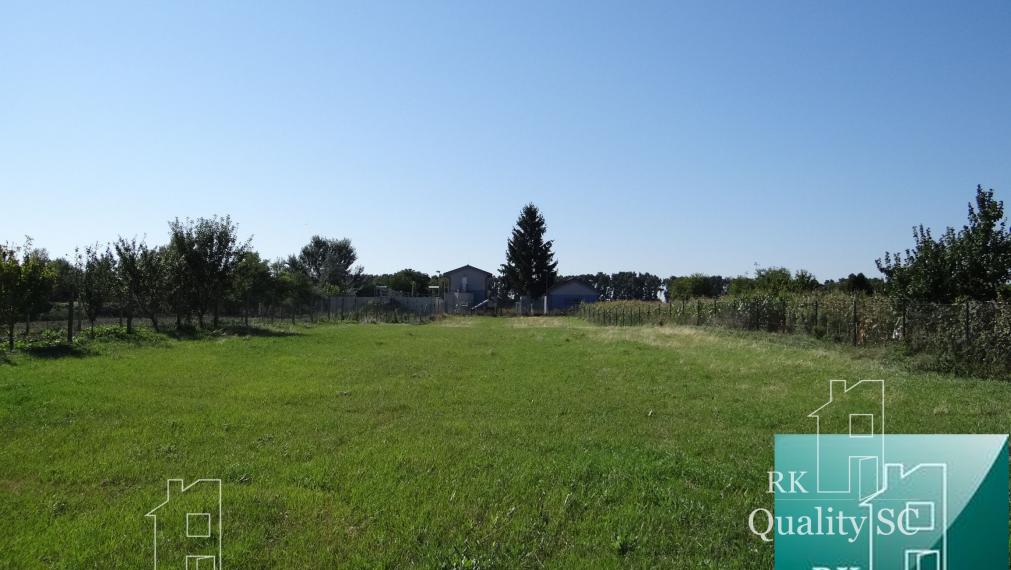 NA PREDAJ – JELKA okr. GALANTA - stavebný pozemok v dobrej lokalite v celku alebo s rôznymi výmerami podľa dopytu od 500 do 2000 m2