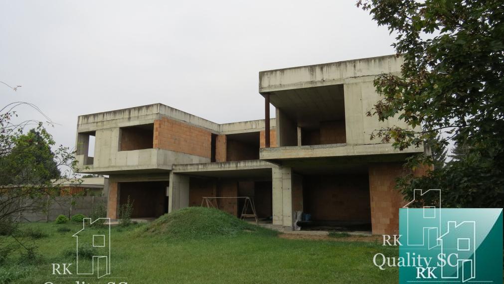 NOVÁ CENA - okr. SENEC - KRÁĽOVÁ PRI SENCI – NA PREDAJ – PRE NÁROČNÝCH rozostavaný rodinný dom v centre obce s veľkým pozemkom vyše 23á