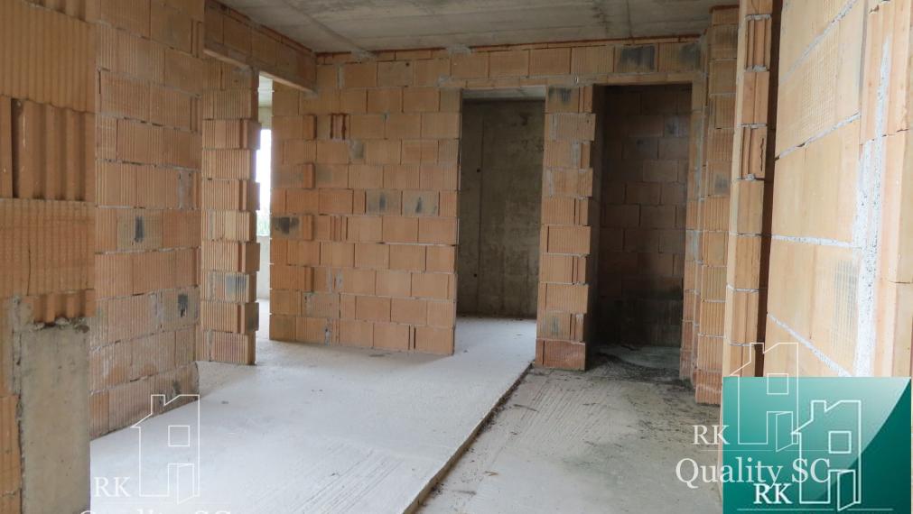 NOVÁ CENA - okr. SENEC - KRÁĽOVÁ PRI SENCI – NA PREDAJ – PRE NÁROČNÝCH rozostavaný rodinný dom v centre obce s veľkým pozemkom vyše 23á