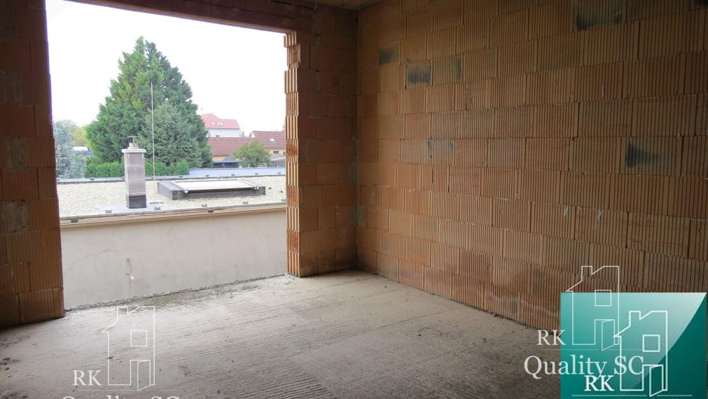 NOVÁ CENA - okr. SENEC - KRÁĽOVÁ PRI SENCI – NA PREDAJ – PRE NÁROČNÝCH rozostavaný rodinný dom v centre obce s veľkým pozemkom vyše 23á