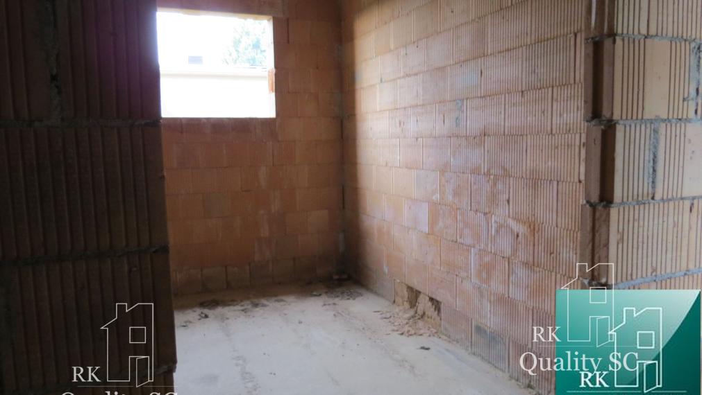 NOVÁ CENA - okr. SENEC - KRÁĽOVÁ PRI SENCI – NA PREDAJ – PRE NÁROČNÝCH rozostavaný rodinný dom v centre obce s veľkým pozemkom vyše 23á