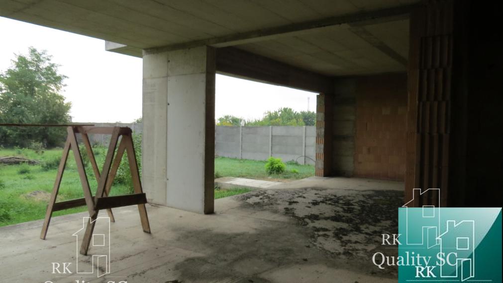 NOVÁ CENA - okr. SENEC - KRÁĽOVÁ PRI SENCI – NA PREDAJ – PRE NÁROČNÝCH rozostavaný rodinný dom v centre obce s veľkým pozemkom vyše 23á