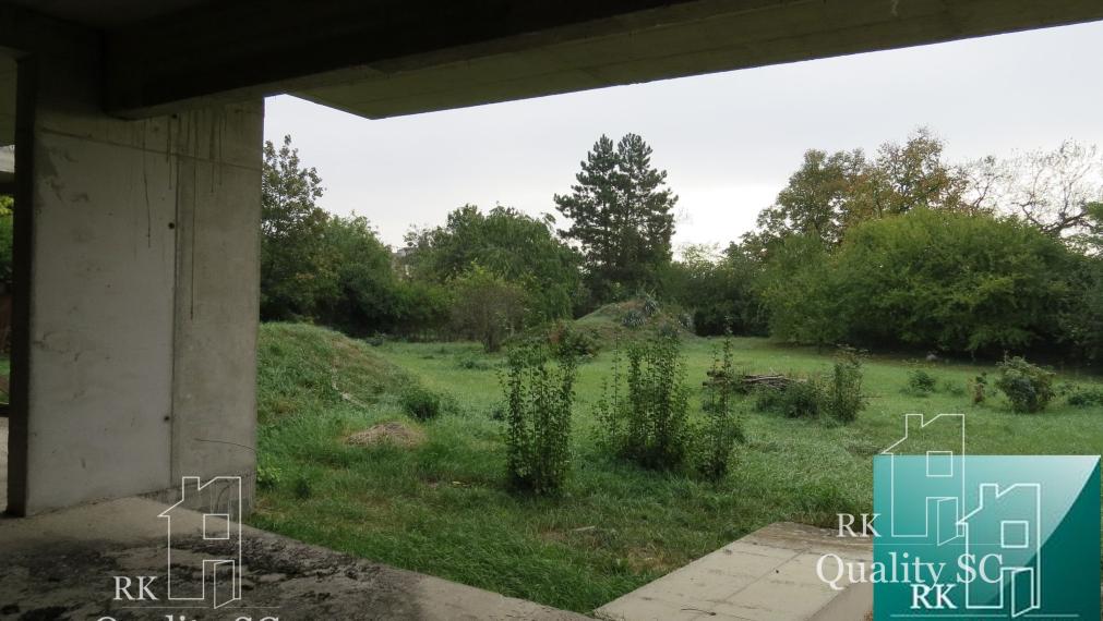 NOVÁ CENA - okr. SENEC - KRÁĽOVÁ PRI SENCI – NA PREDAJ – PRE NÁROČNÝCH rozostavaný rodinný dom v centre obce s veľkým pozemkom vyše 23á