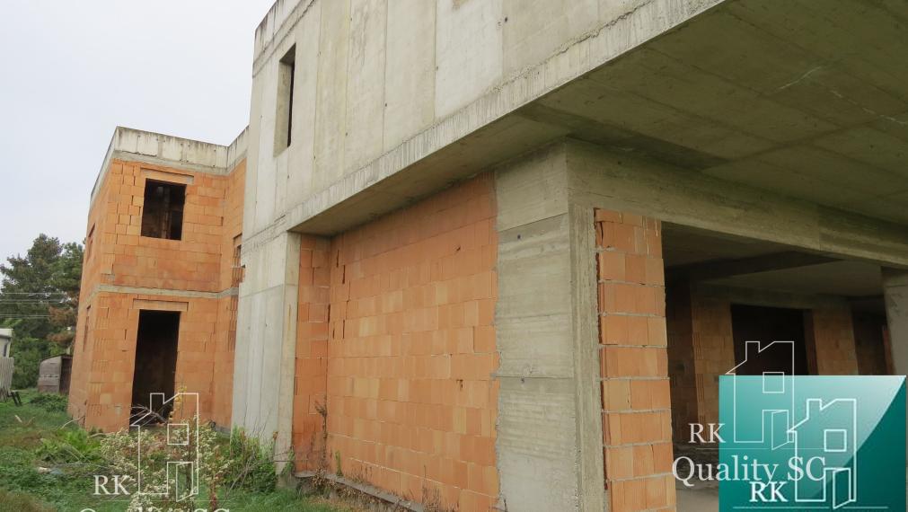 NOVÁ CENA - okr. SENEC - KRÁĽOVÁ PRI SENCI – NA PREDAJ – PRE NÁROČNÝCH rozostavaný rodinný dom v centre obce s veľkým pozemkom vyše 23á