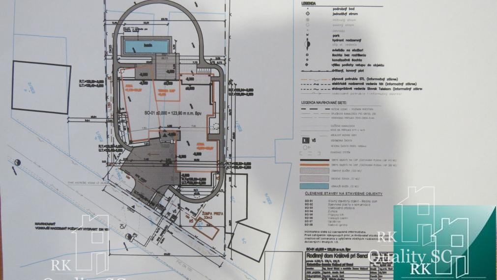 NOVÁ CENA - okr. SENEC - KRÁĽOVÁ PRI SENCI – NA PREDAJ – PRE NÁROČNÝCH rozostavaný rodinný dom v centre obce s veľkým pozemkom vyše 23á