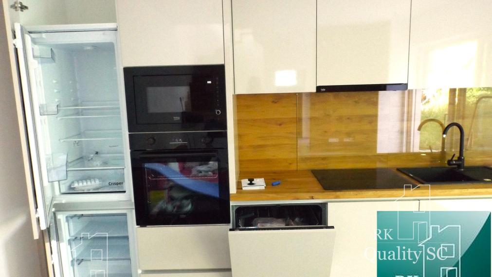 SENEC – SLNEČNÉ JAZERÁ JUH – NA PREDAJ – novostavba 3 izbového bytu s fotovoltikou v rekreačnej dvoj-chate so záhradou a parkingom