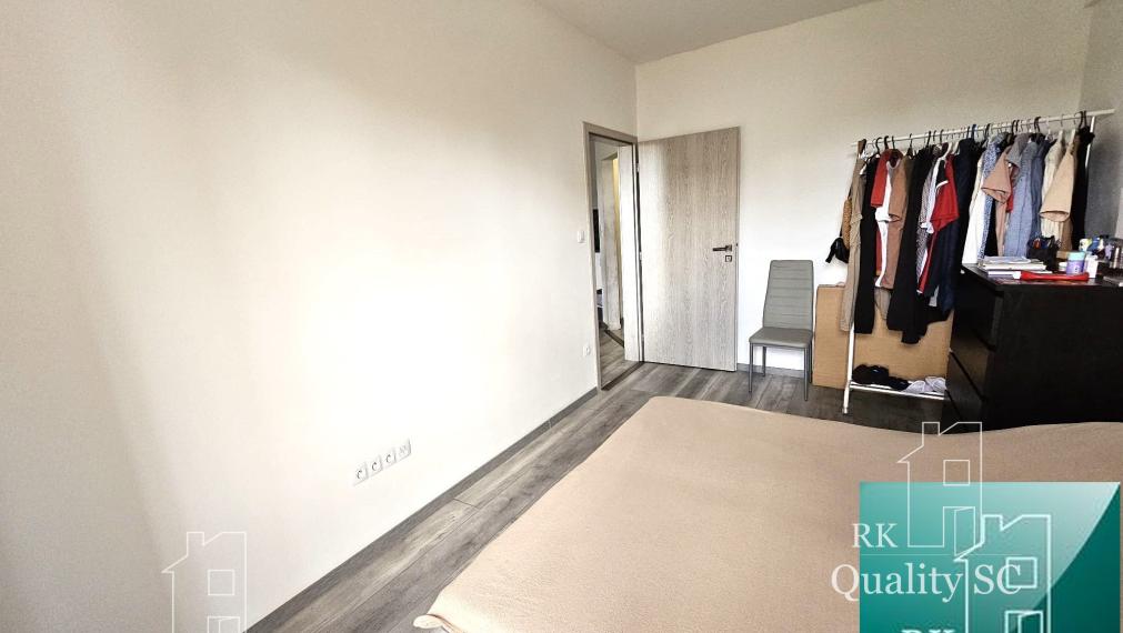 REZERVOVANÉ - SENEC - NA PREDAJ EXKLUZÍVNE IBA U NÁS - 2 izbový byt v centre mesta na Nám. 1. mája v Senci