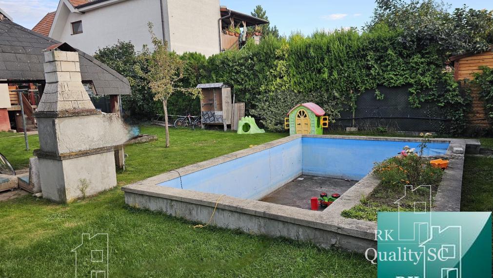 NOVÁ CENA - Okr. Senec - TUREŇ - EXKLUZÍVNE NA PREDAJ rodinný dom na 8 á pozemku s veľkometrážnymi izbami