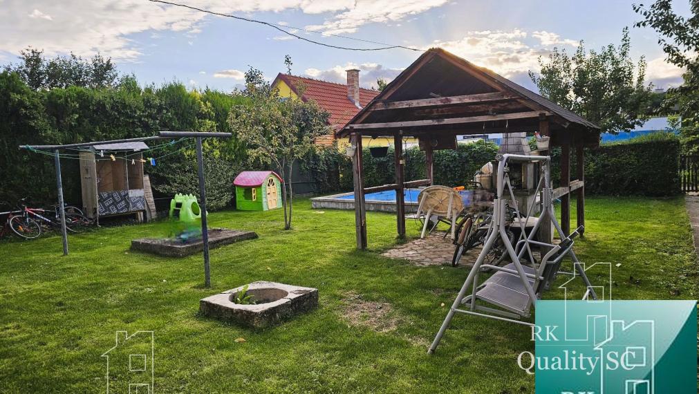 NOVÁ CENA - Okr. Senec - TUREŇ - EXKLUZÍVNE NA PREDAJ rodinný dom na 8 á pozemku s veľkometrážnymi izbami