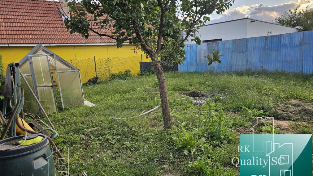 NOVÁ CENA - Okr. Senec - TUREŇ - EXKLUZÍVNE NA PREDAJ rodinný dom na 8 á pozemku s veľkometrážnymi izbami