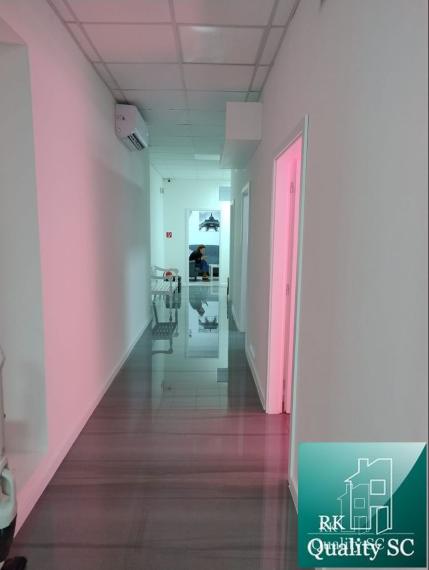 SENEC – NA PRENÁJOM – lukratívny komerčný priestor na služby, obchod alebo kancelárie na pešej zóne s parkoviskom 