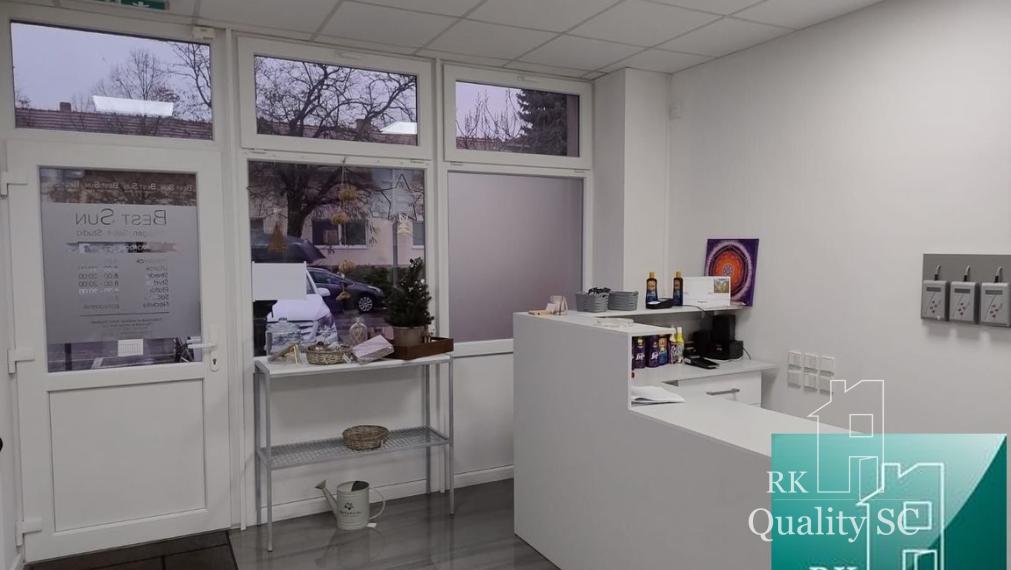 SENEC – NA PRENÁJOM – lukratívny komerčný priestor na služby, obchod alebo kancelárie na pešej zóne s parkoviskom 