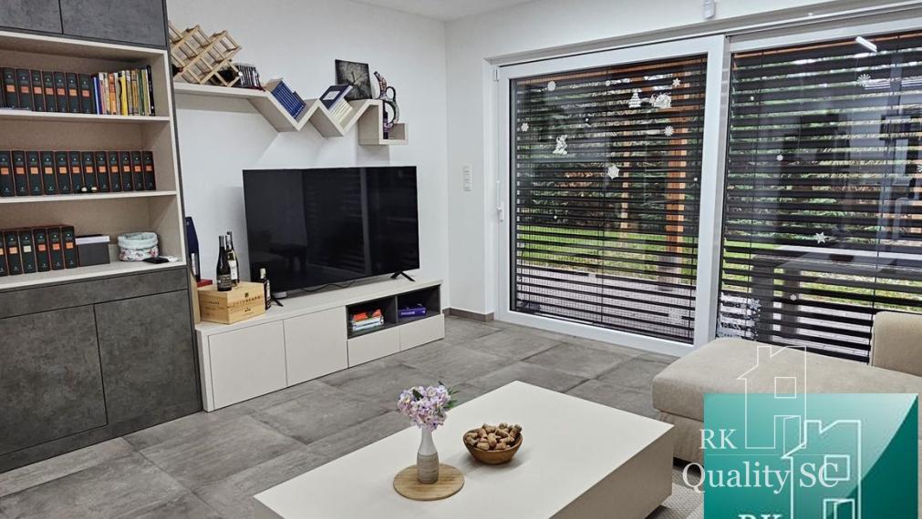 SENEC Gardens – Na prenájom zariadený 4. izbový bungalov  s parkovaním pre dve autá.