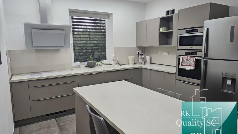 SENEC Gardens – Na prenájom zariadený 4. izbový bungalov  s parkovaním pre dve autá.