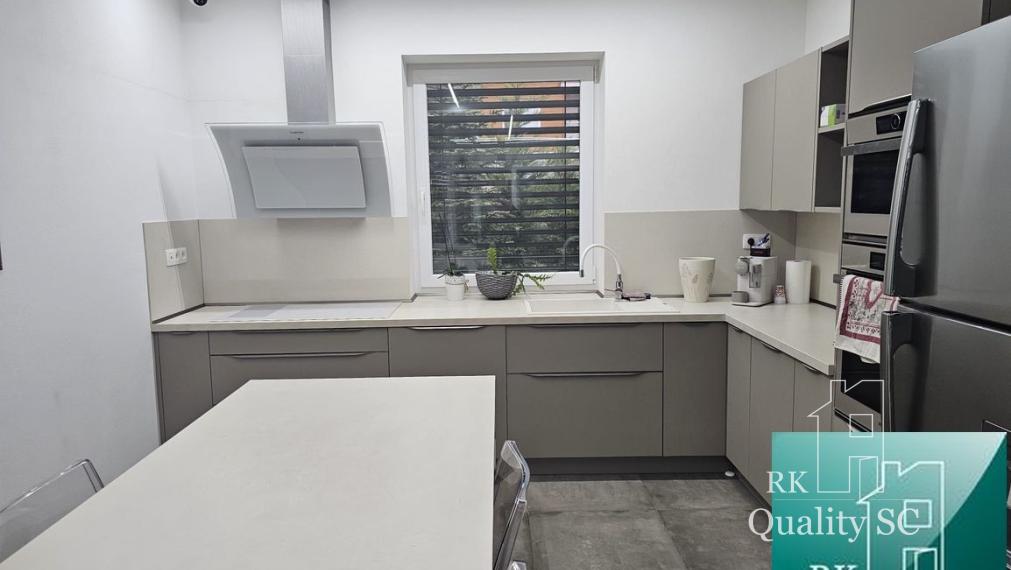 SENEC Gardens – Na prenájom zariadený 4. izbový bungalov  s parkovaním pre dve autá.