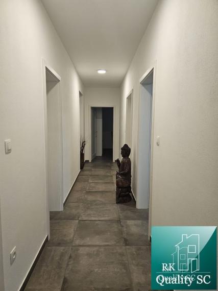 SENEC Gardens – Na prenájom zariadený 4. izbový bungalov  s parkovaním pre dve autá.