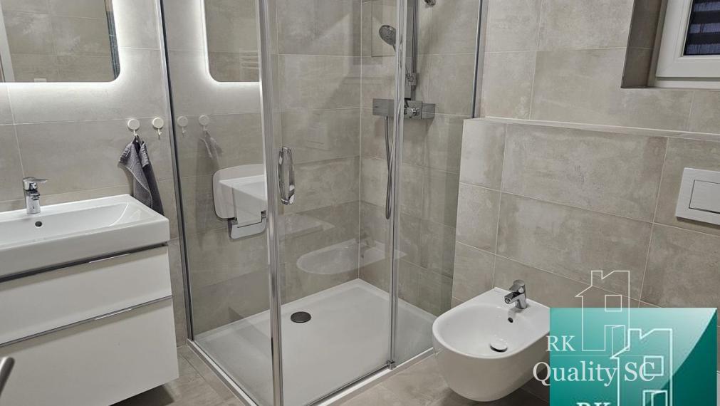 SENEC Gardens – Na prenájom zariadený 4. izbový bungalov  s parkovaním pre dve autá.