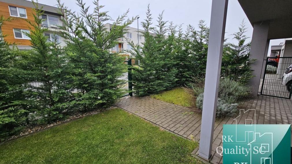 SENEC Gardens – Na prenájom zariadený 4. izbový bungalov  s parkovaním pre dve autá.