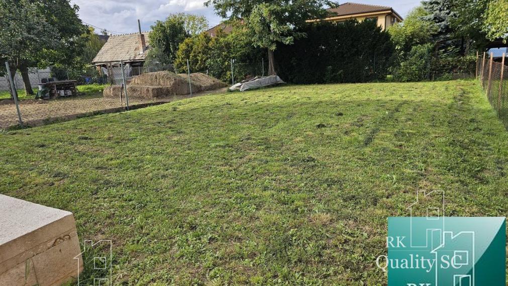 Okres Senec - BERNOLÁKOVO - NA PREDAJ stavebný pozemok so základovou doskou, projektom a stavebným povolením