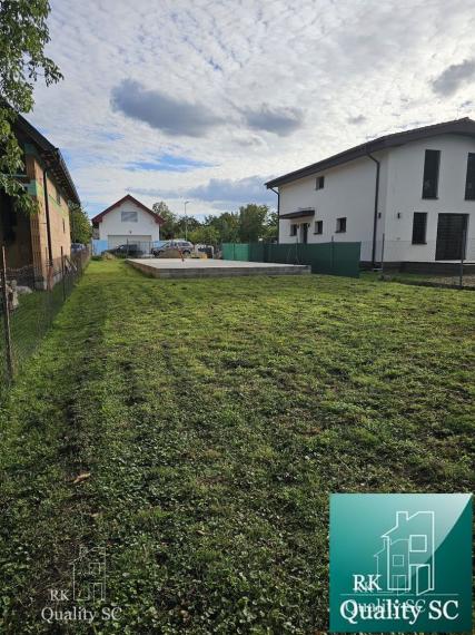 Okres Senec - BERNOLÁKOVO - NA PREDAJ stavebný pozemok so základovou doskou, projektom a stavebným povolením