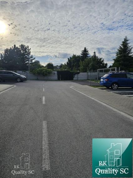 Okres Senec - BERNOLÁKOVO - NA PREDAJ stavebný pozemok so základovou doskou, projektom a stavebným povolením