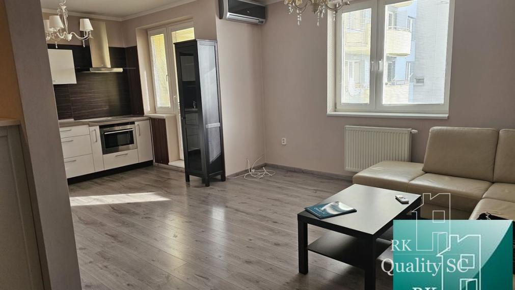 SENEC (centrum) - NA  PRENÁJOM 3 izbový zariadený byt s parkovaním pre dve vozidlá - Lichnerova ul. na pešej zóne v Senci