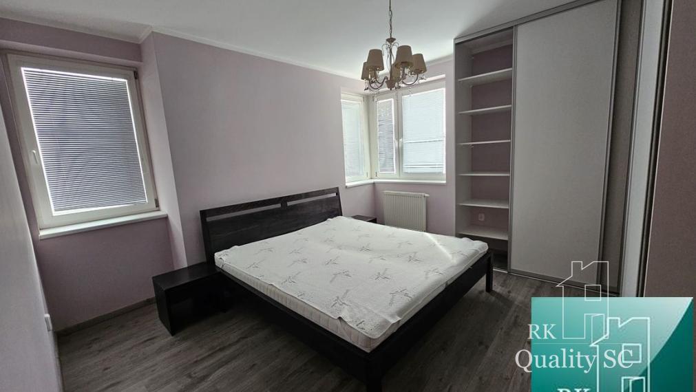 SENEC (centrum) - NA  PRENÁJOM 3 izbový zariadený byt s parkovaním pre dve vozidlá - Lichnerova ul. na pešej zóne v Senci