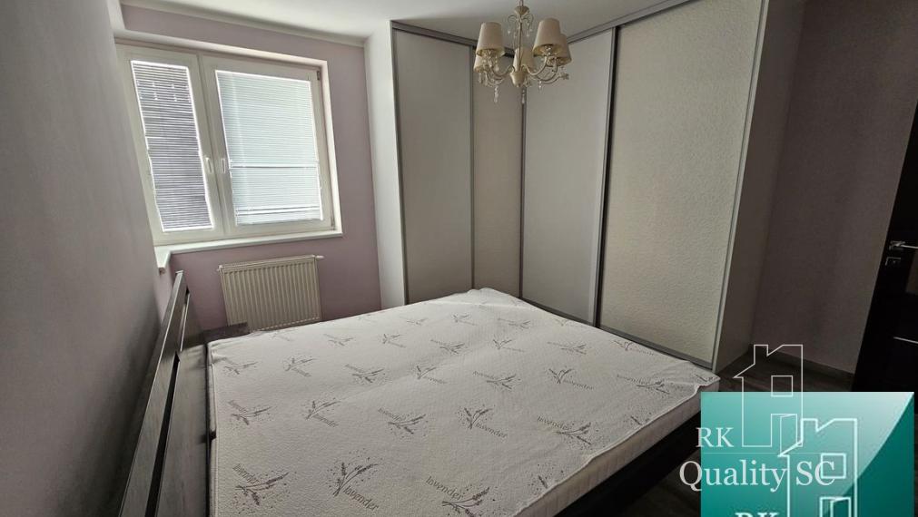 SENEC (centrum) - NA  PRENÁJOM 3 izbový zariadený byt s parkovaním pre dve vozidlá - Lichnerova ul. na pešej zóne v Senci