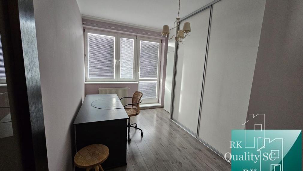 SENEC (centrum) - NA  PRENÁJOM 3 izbový zariadený byt s parkovaním pre dve vozidlá - Lichnerova ul. na pešej zóne v Senci