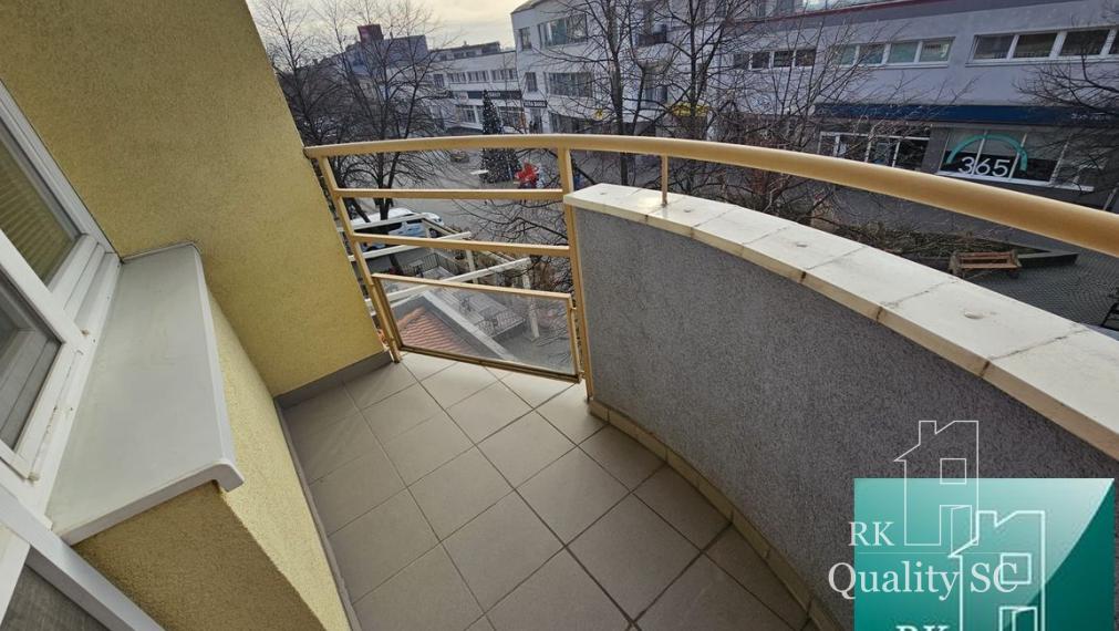 SENEC (centrum) - NA  PRENÁJOM 3 izbový zariadený byt s parkovaním pre dve vozidlá - Lichnerova ul. na pešej zóne v Senci