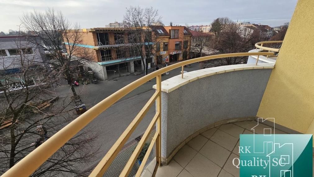 SENEC (centrum) - NA  PRENÁJOM 3 izbový zariadený byt s parkovaním pre dve vozidlá - Lichnerova ul. na pešej zóne v Senci