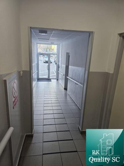 SENEC (centrum) - NA  PRENÁJOM 3 izbový zariadený byt s parkovaním pre dve vozidlá - Lichnerova ul. na pešej zóne v Senci