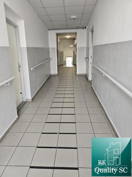 SENEC (centrum) - NA  PRENÁJOM 3 izbový zariadený byt s parkovaním pre dve vozidlá - Lichnerova ul. na pešej zóne v Senci