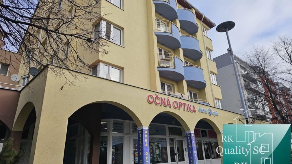 SENEC (centrum) - NA  PRENÁJOM 3 izbový zariadený byt s parkovaním pre dve vozidlá - Lichnerova ul. na pešej zóne v Senci